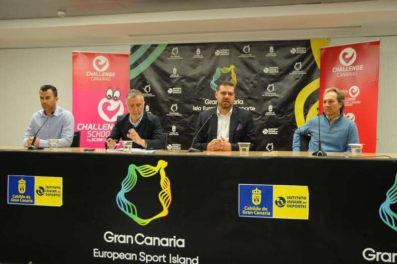 El concejal de Deportes de Telde, Diego Ojeda (segundo por la derecha) durante la presentación (Foto TA)
